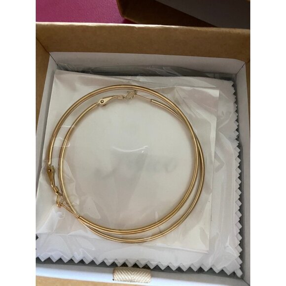 Engraved Hug Two-Tone Bracelet with Hinged Opening - Picture 10 of 12